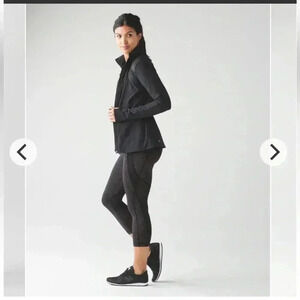 lululemmon leggings conduit black with gold stripes cropped women’s 8‎